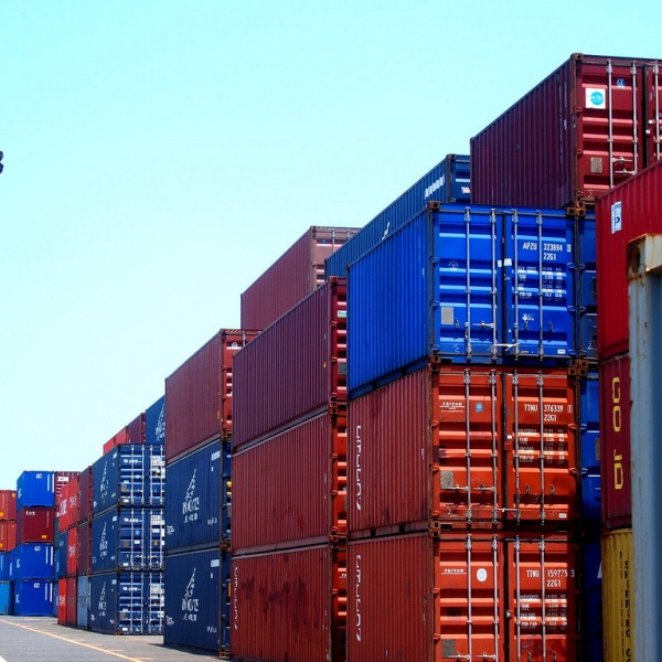 Ставки на контейнерные перевозки падают, несмотря на высокий спрос