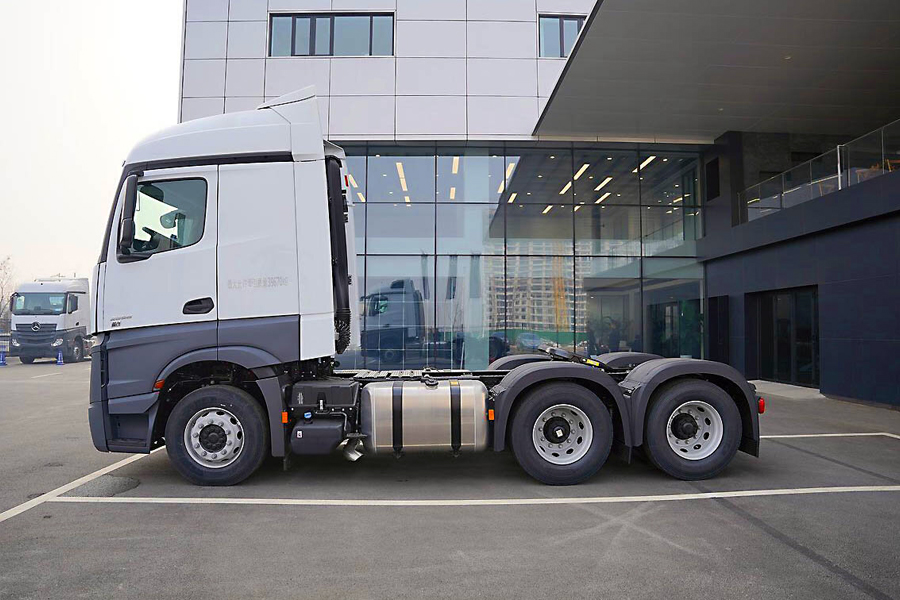 Автоколонна НВЛ пополнена новыми грузовиками Mercedes-Benz Actros Автоколонна НВЛ пополнена новыми грузовиками Mercedes-Benz Actros
