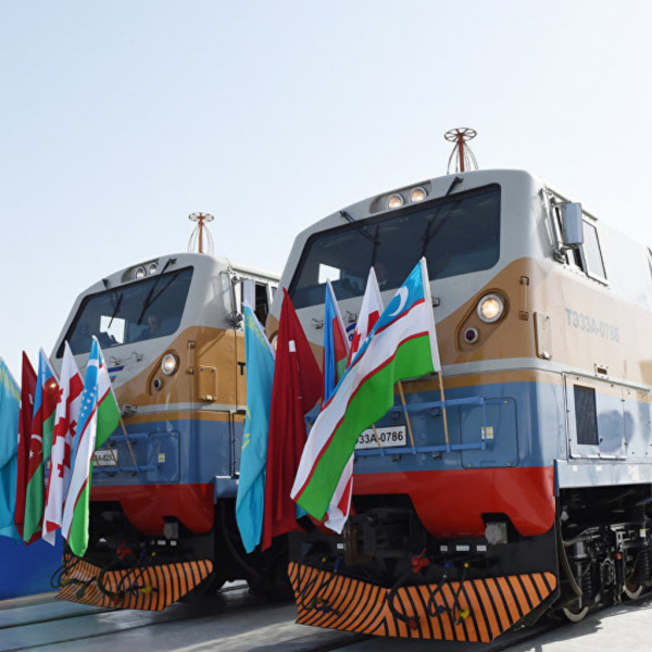 Первый поезд по магистрали «Баку-Тбилиси-Карс» доставил груз из Турции в Грузию