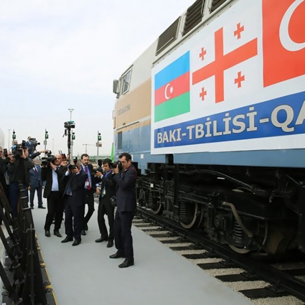 Железная дорога Баку-Тбилиси-Карс может сократить в 4 раза сроки доставки грузов в Европу